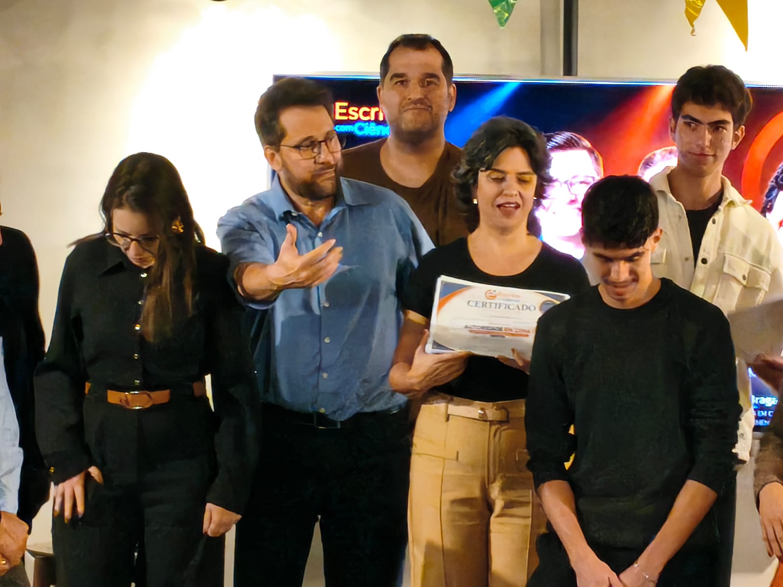 Aluno da Turma 1 em exercício de presença cênica